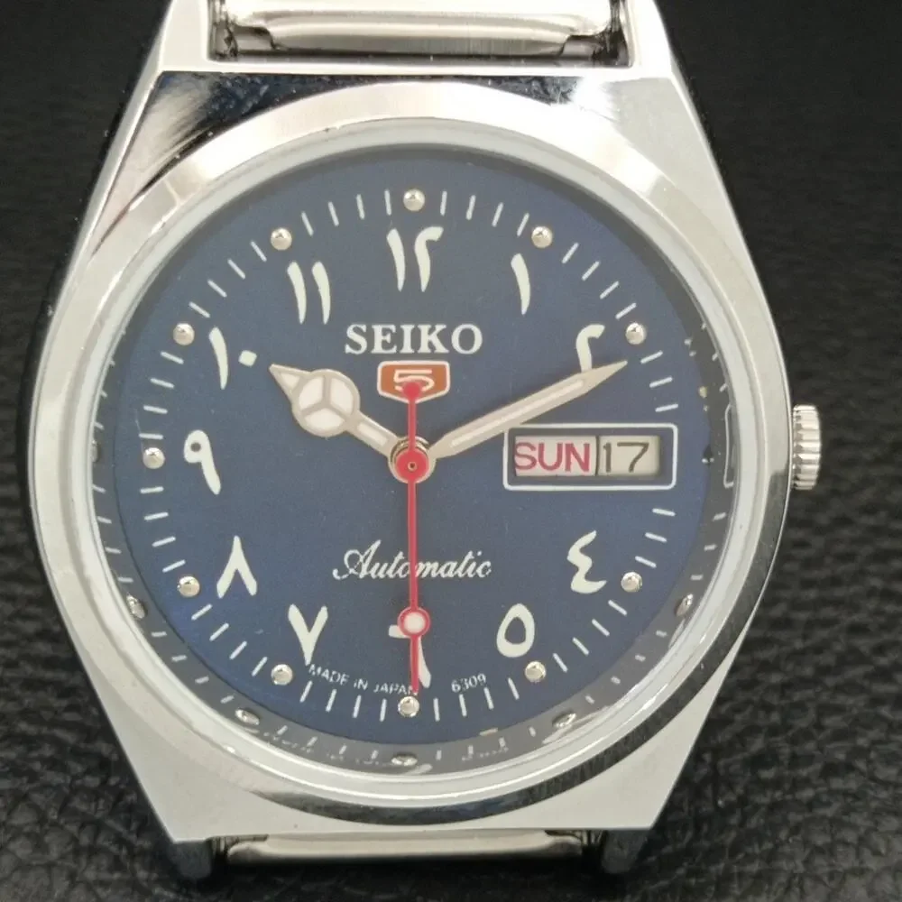 Vintage 1975 Seiko Automatic Mens Silver Watch W/daydate & Red accents